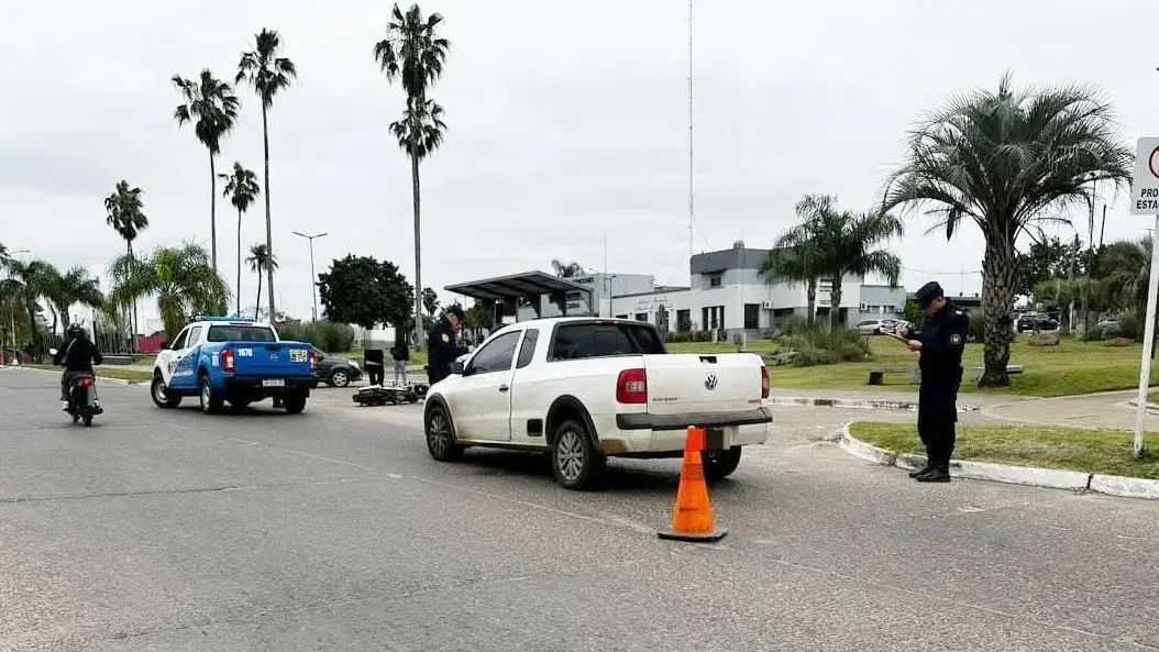 Colisión entre una camioneta y una motocicleta