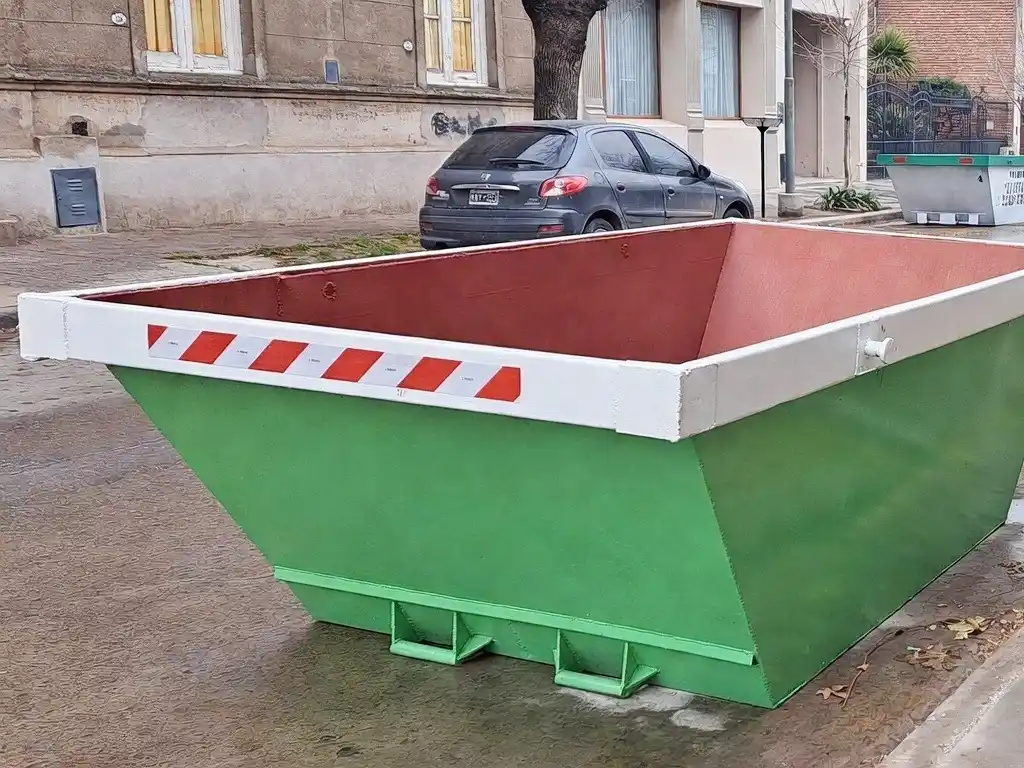 Uso de contenedores para residuos de obra y bolsones para materiales