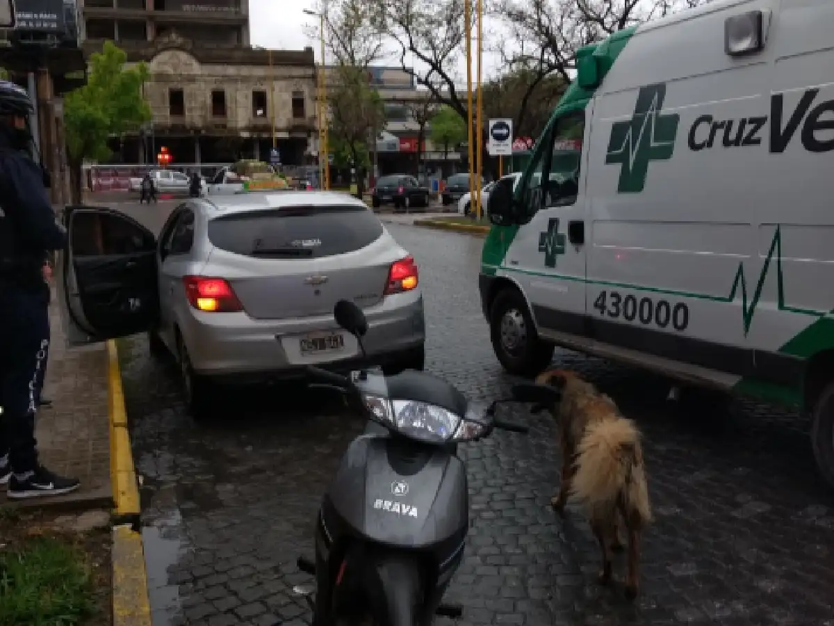 Joven herido en un accidente entre una moto y un remis