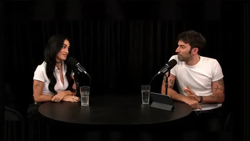 Lali junto a su pareja Pedro Rosemblat, durante la entrevista.