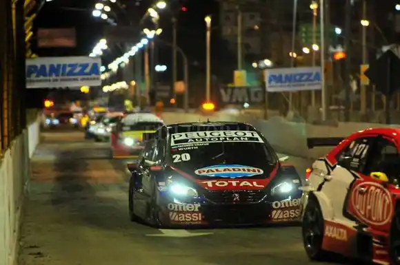 En Buenos Aires con carrera nocturna de Súper TC2000