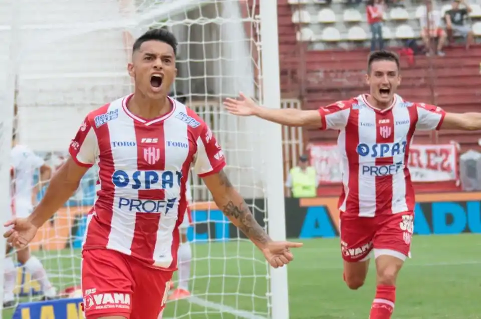 Unión venció a Huracán y quedó en zona de Copa