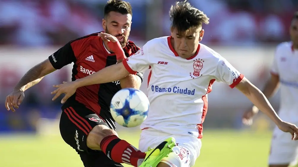 Newell’s goleó a Huracán y sumó de a tres