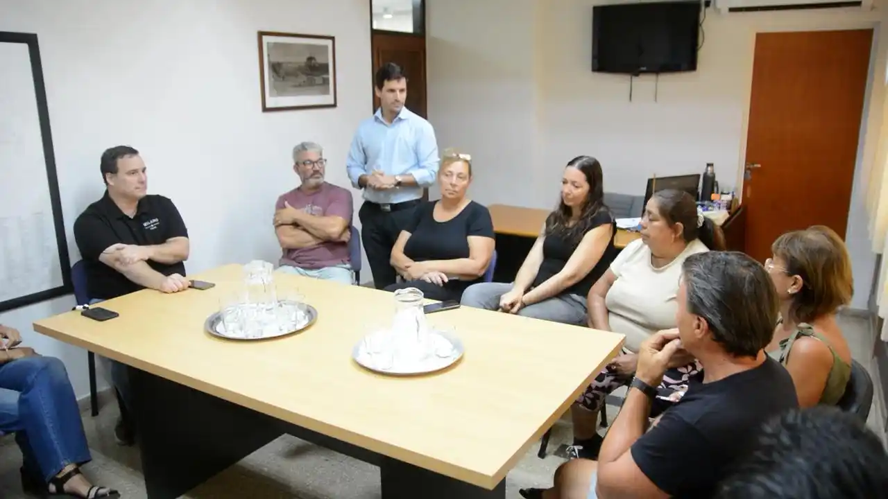 El municipio recibió a trabajadores de Lácteos Verónica y brindará asistencia a las familias afectadas