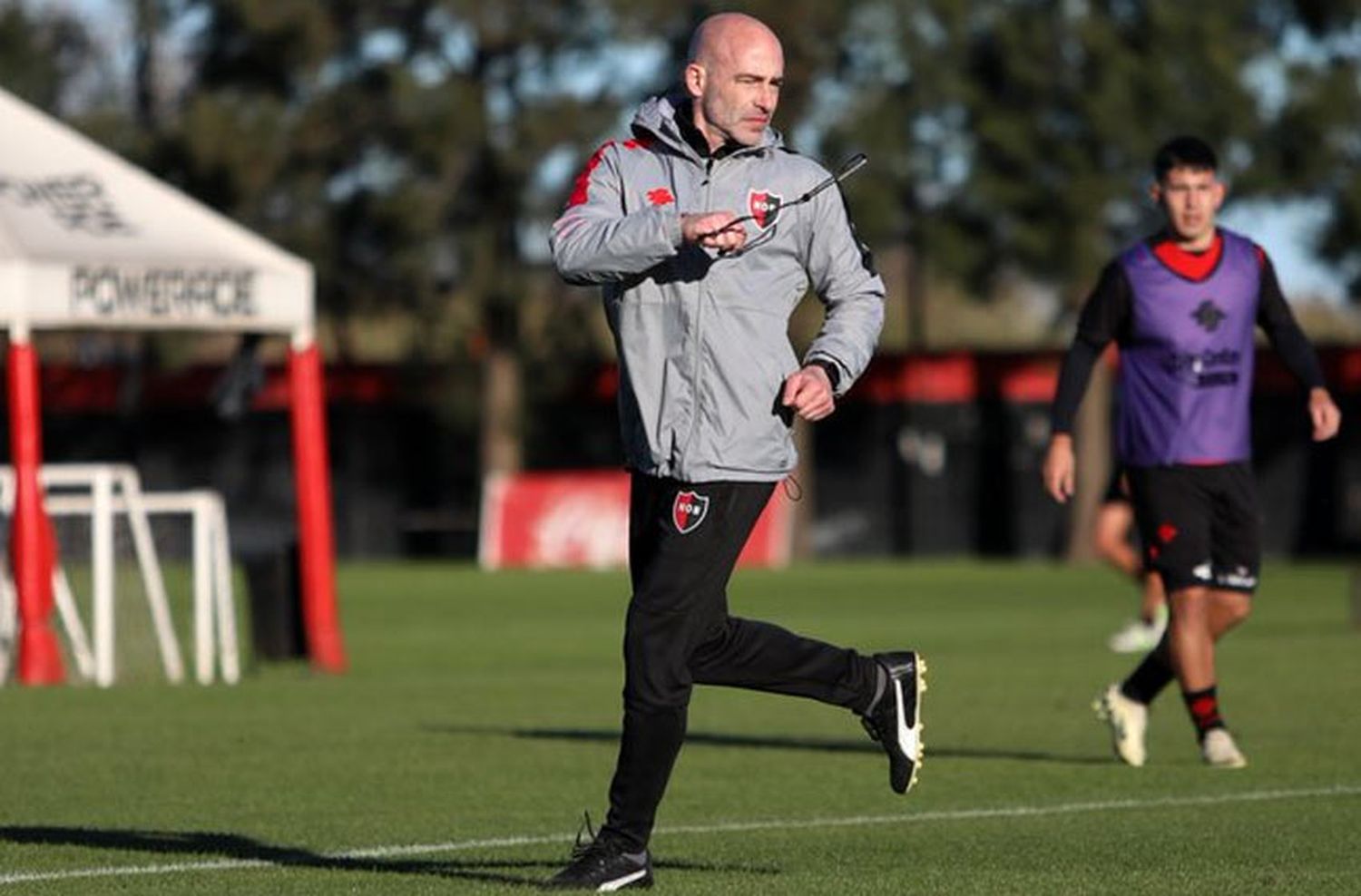 Buenas noticias para Méndez: volvió Velázquez de Paraguay y Banega será titular ante Argentinos Juniors