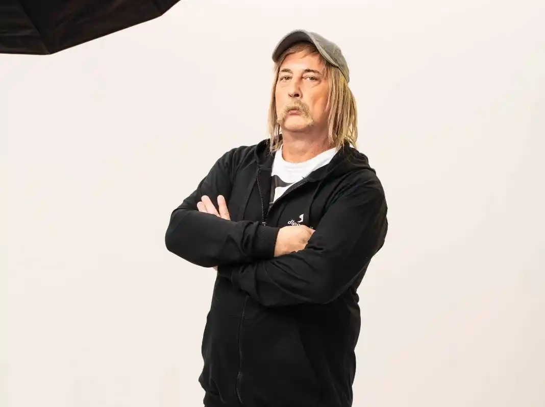 El show propone un repaso humorístico por el universo futbolero.