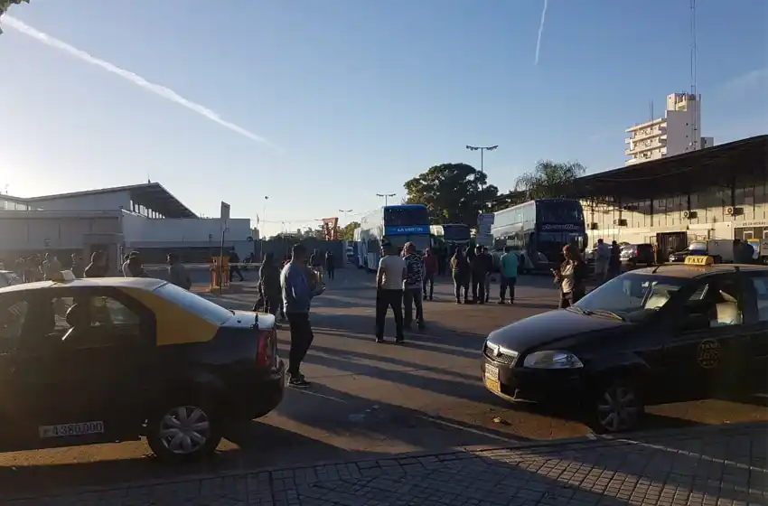 Por el crimen del taxista en barrio Ludueña, volvieron a bloquear la terminal