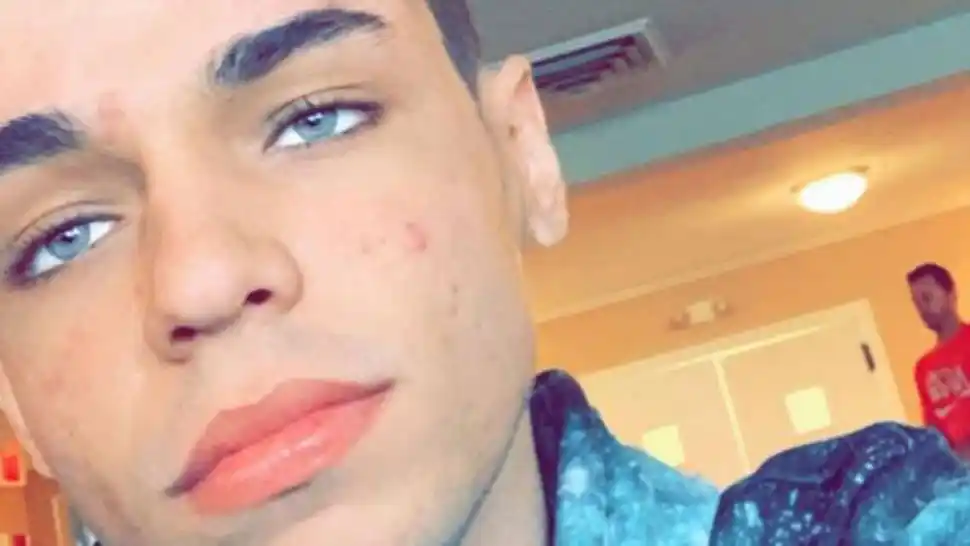 Se hizo famoso en las redes al mostrar que tiene uno de los pulgares más grande del mundo