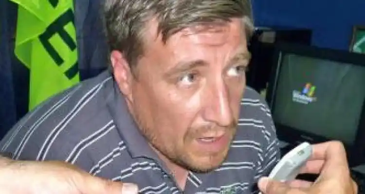 Azzoni: “Que Guacone deje de llevar naranjas y ensaimada a La Plata y se ponga a trabajar”.