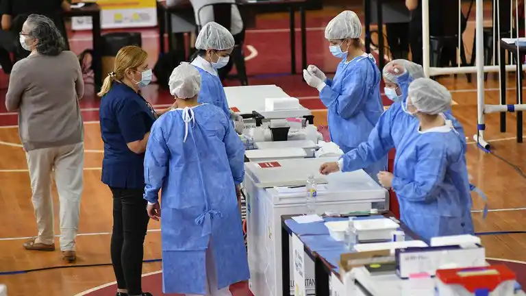 Sólo el 0,8% de la población recibió las dos dosis tras dos meses y 10 días de campaña