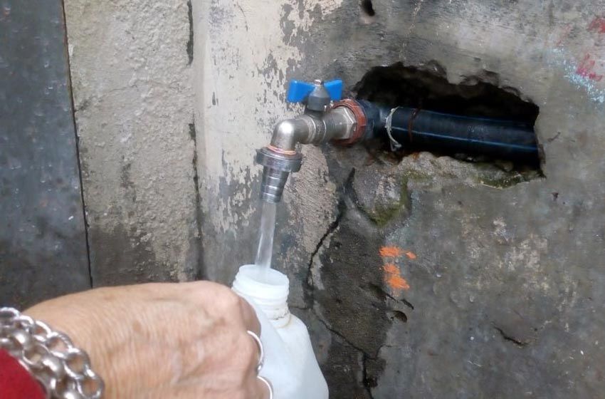 Vecinos de zona sur reclaman por corte de agua: “Esta forma de vida nos angustia»