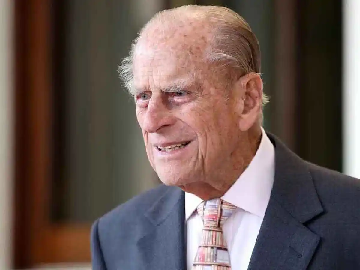 Operan "con éxito" del corazón al marido de la reina Isabel de Inglaterra