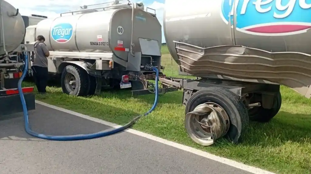 Violento choque en la Ruta Provincial 70 dejó a un joven gravemente herido que tuvo que ser rescatado por Bomberos