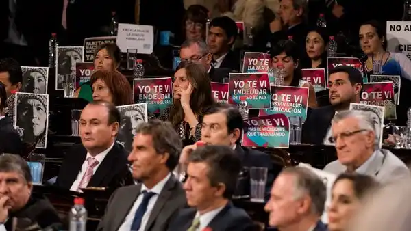 Los carteles que el kirchnerismo le dedicó al Presidente Macri   