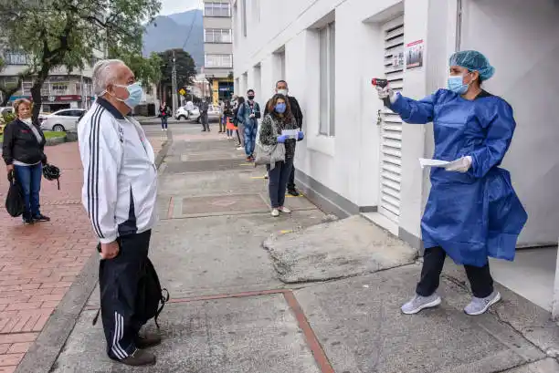 Vacuna rusa llega a Colombia tras firma de acuerdo de confidencialidad