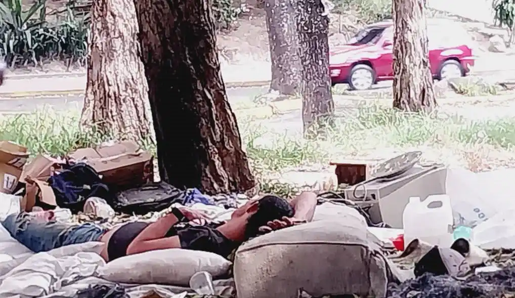 ¡UN PROBLEMA DE VIEJA DATA! Plaza de la Nunciatura en Caracas es el «hotel de indigentes»