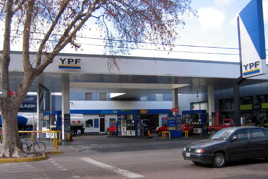Comenzó el paro de YPF y advierten que podría faltar combustible
