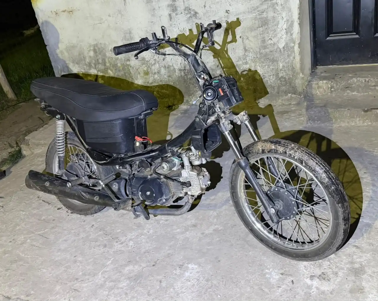Dos allanamientos, partes de moto y un menor involucrado: uno de los operativos policiales del sábado