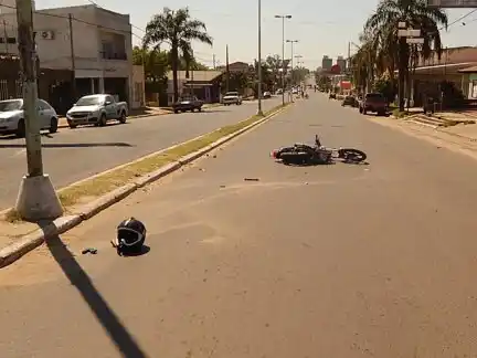 Motociclista murió en Concordia al chocar con un auto y dar contra una columna 