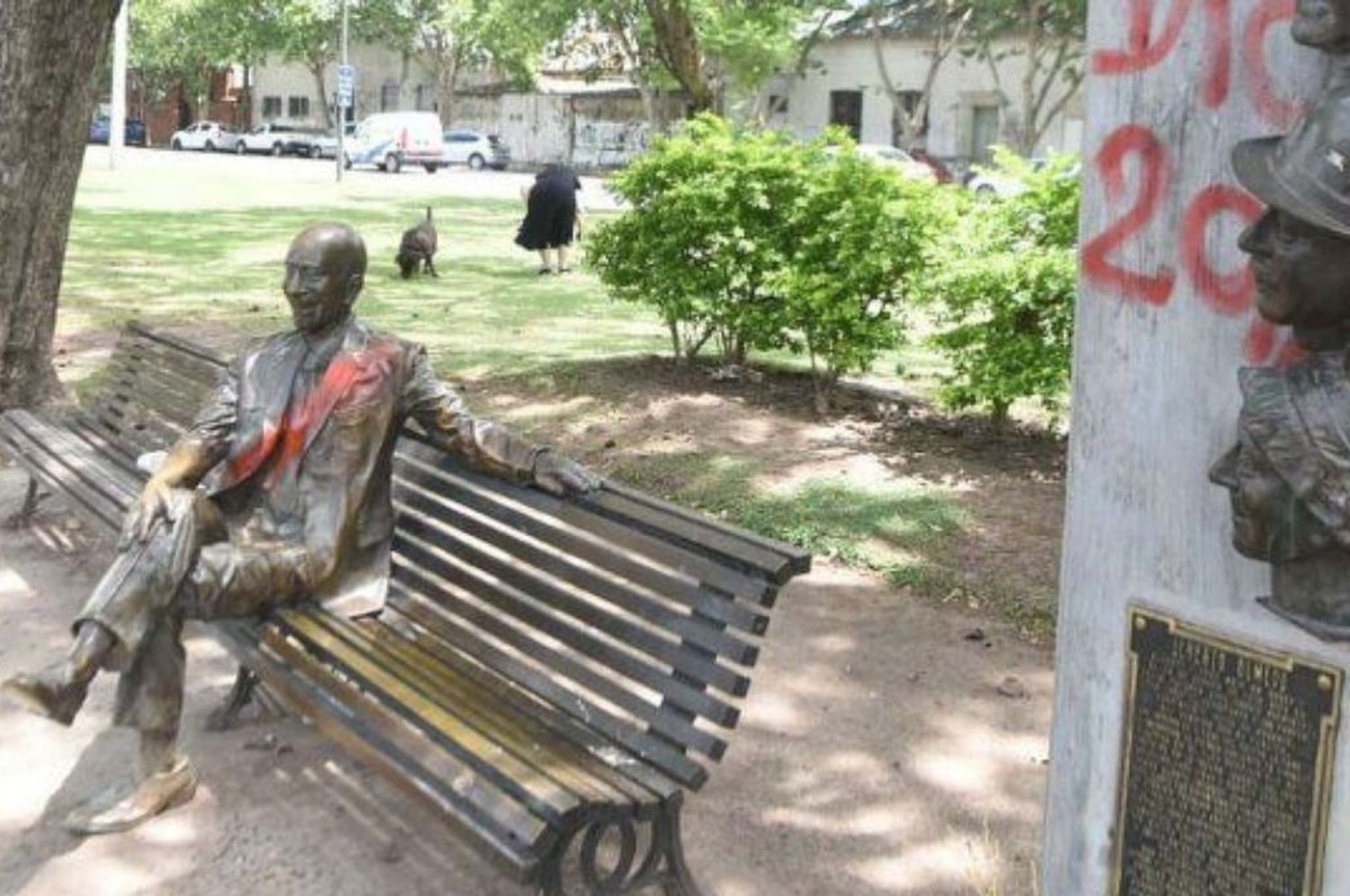 Rosario: vandalizaron la estatua del Negro Olmedo en Pichincha