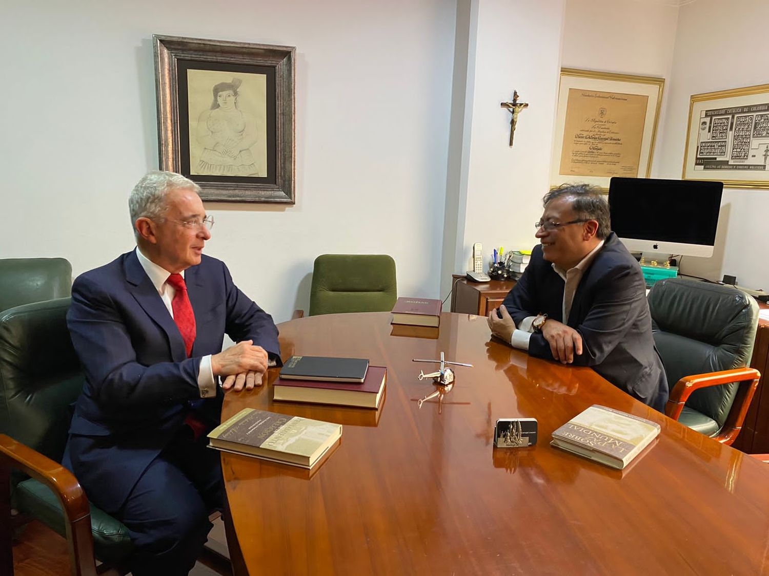 Gustavo Petro y Álvaro Uribe se reunieron para limar asperezas: llegaron a acuerdos para trabajar por Colombia