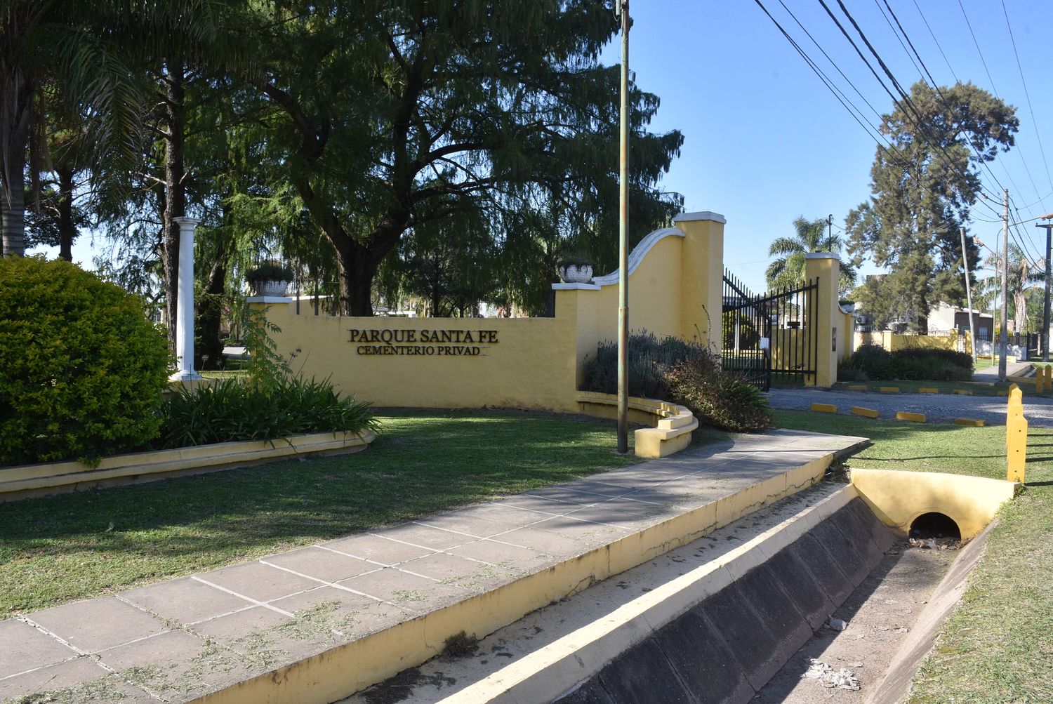 Robaron placas de bronce en el Cementerio Parque de la capital santafesina