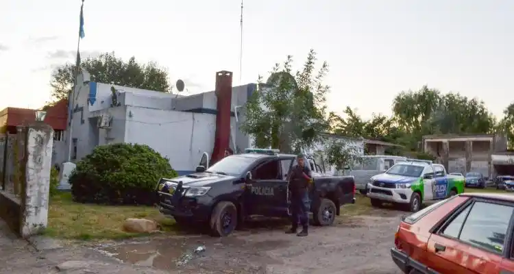 Tiros y piedrazos a la policía  en Hermano Indio y en Río Tala