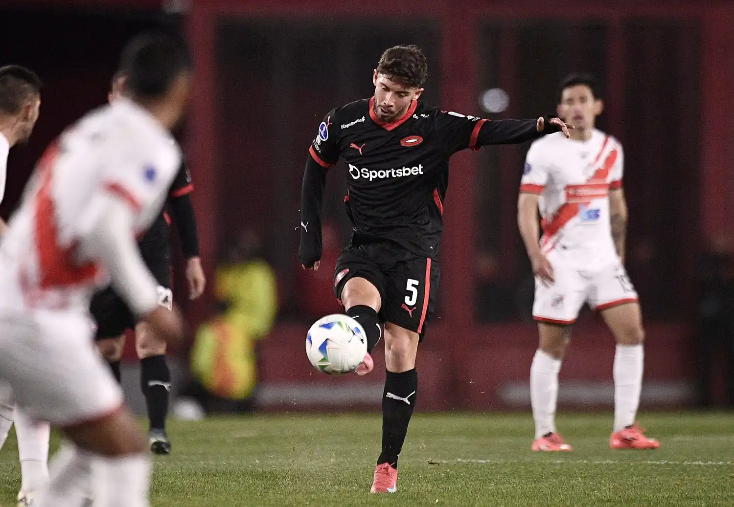 Loyola, en acción durante la goleada de Independiente.