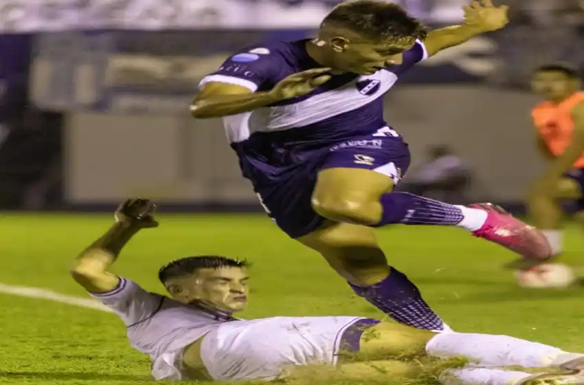 En un partidazo, Alvarado igualó como visitante