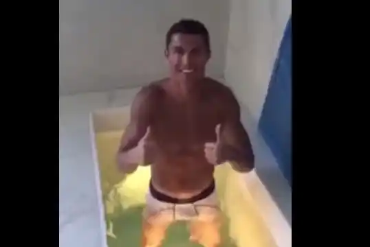 En boxer, Cristiano Ronaldo calentó la redes sociales 