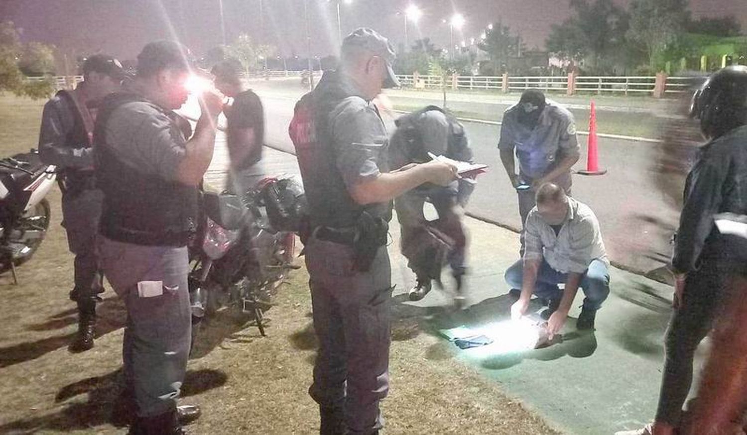 Trasladaba una gran cantidad de dinero en 
una mochila y fue demorado por la Policía