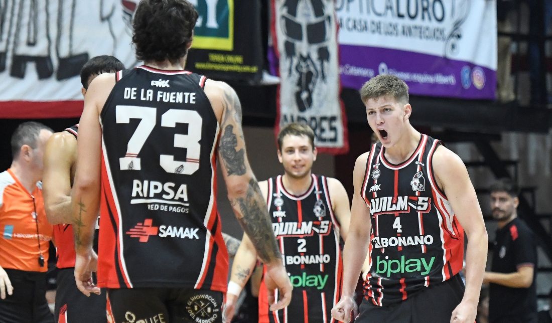 Matías Dominé celebrando un triple. (Foto: Prensa Quilmes)