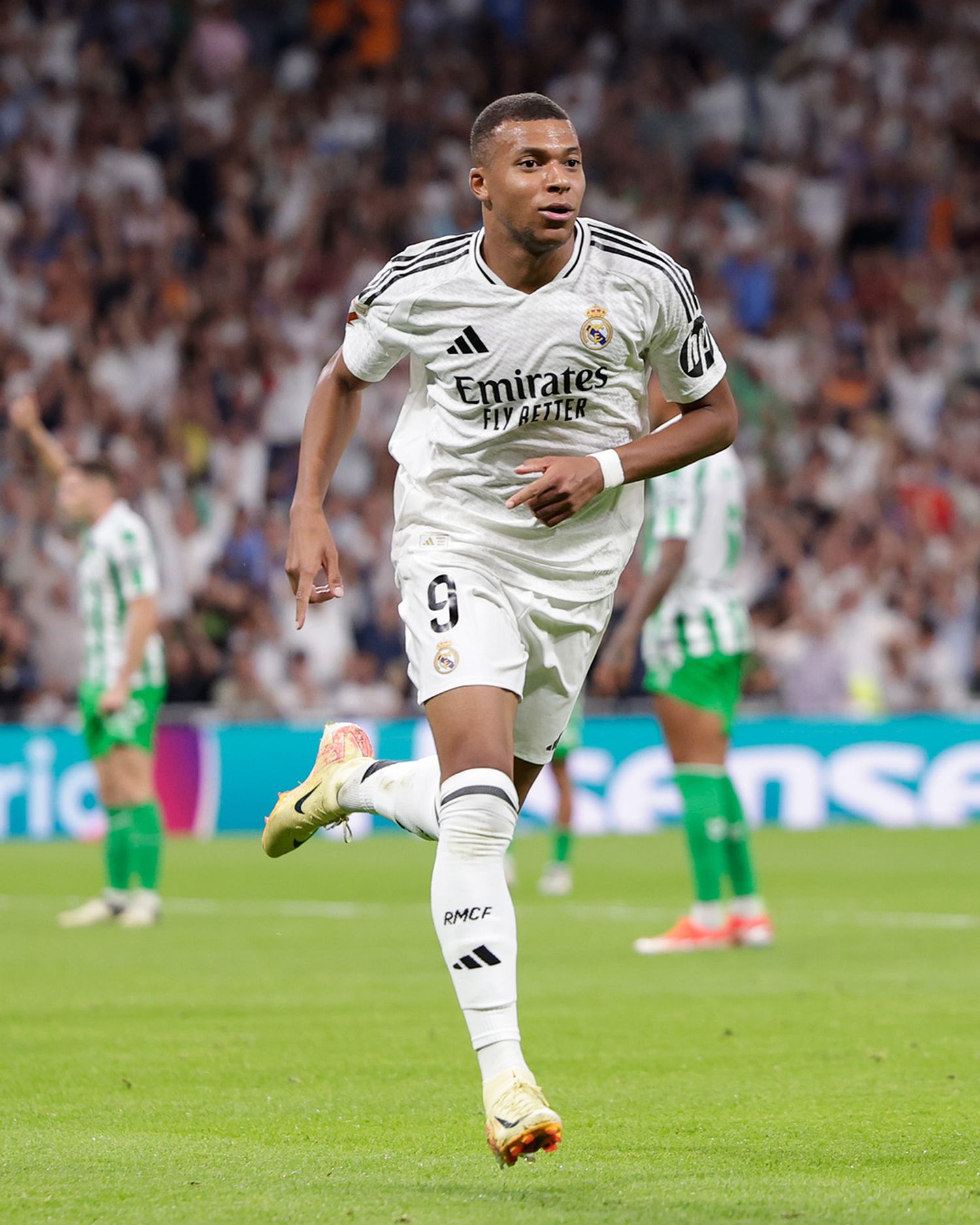 Mbappé se lució con dos goles en Madrid.