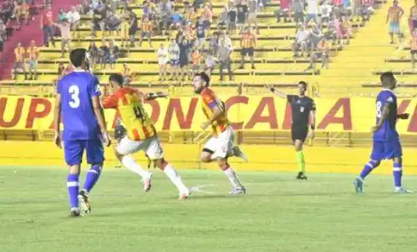 Derrota solense ante
el nuevo líder Sarmiento