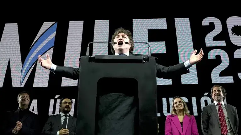 Sorprendente elección de Javier Milei: lidera las PASO con más del 32% de los votos