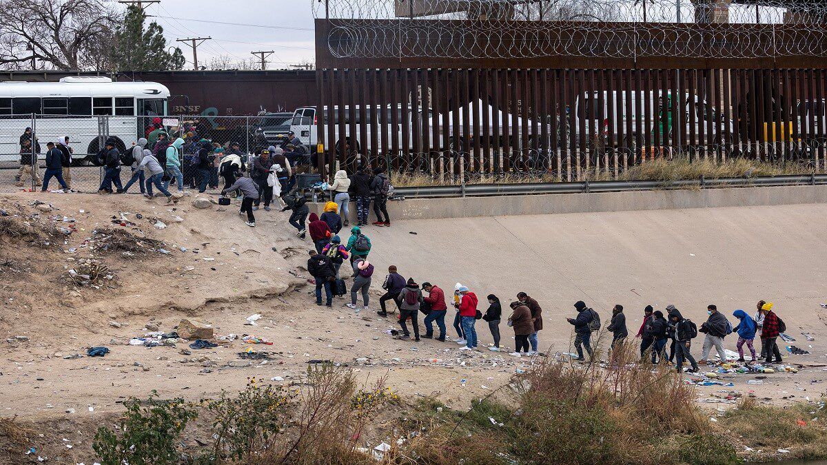 SE EMPASTELAN peticiones de asilo en EE.UU. : Texas demanda a Biden por la APP para migrantes