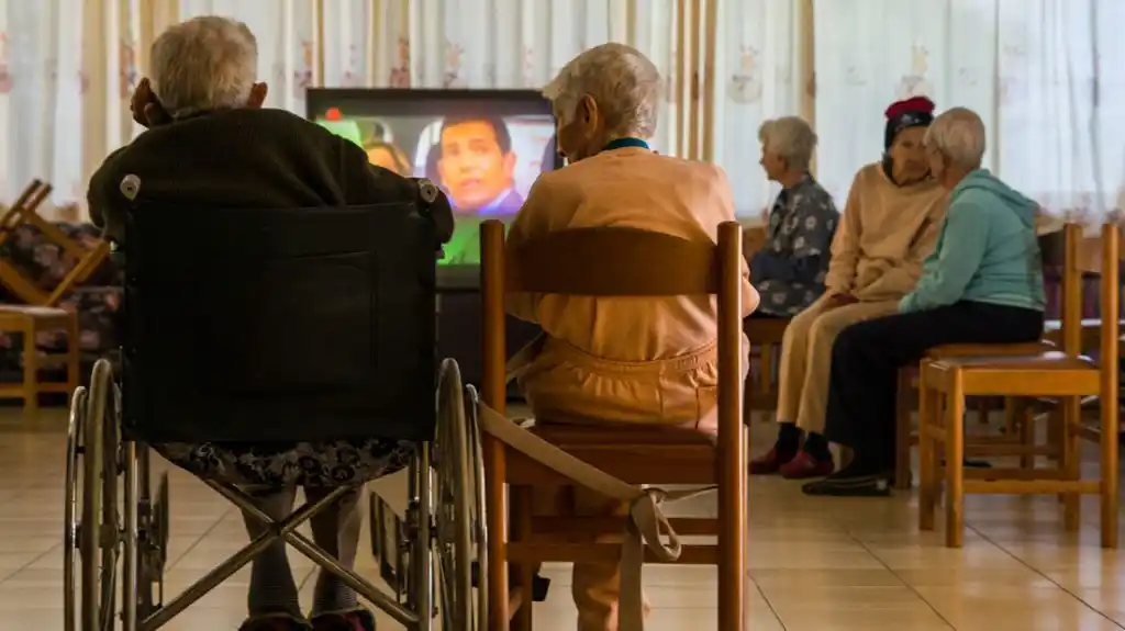 PAMI solicita restringir las visitas en residencias de larga estadía en el marco de la campaña de vacunación