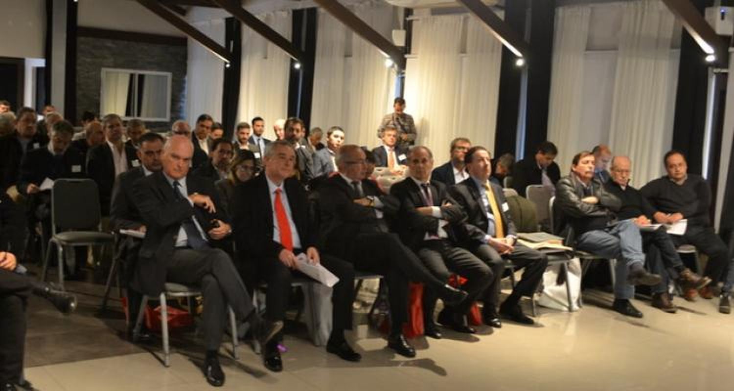 Con financiamiento internacional, proponen unir los dos muelles del puerto