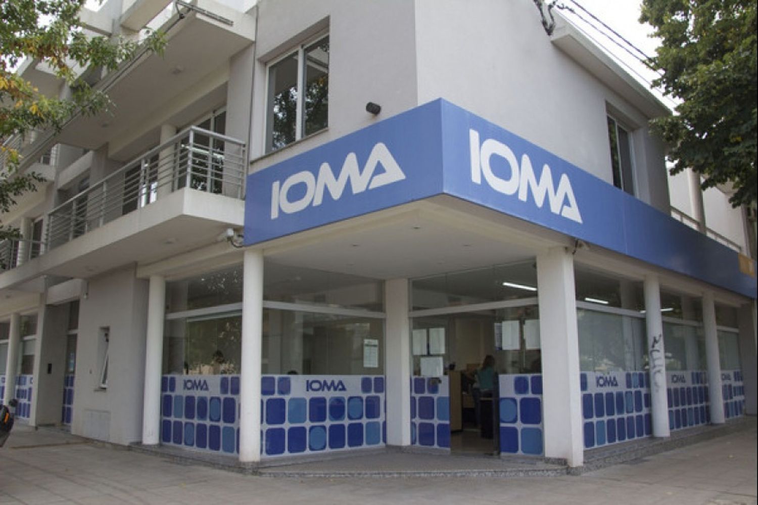 Médicos aumentan el cobro a afiliados de IOMA pero la obra social denuncia que es ilegal