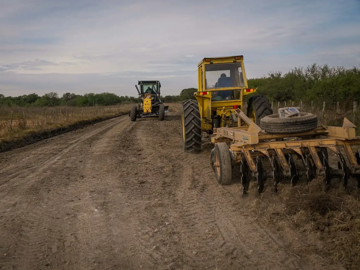 Provincia invierte más de 24.000 millones de pesos en mejora de caminos y maquinaria vial