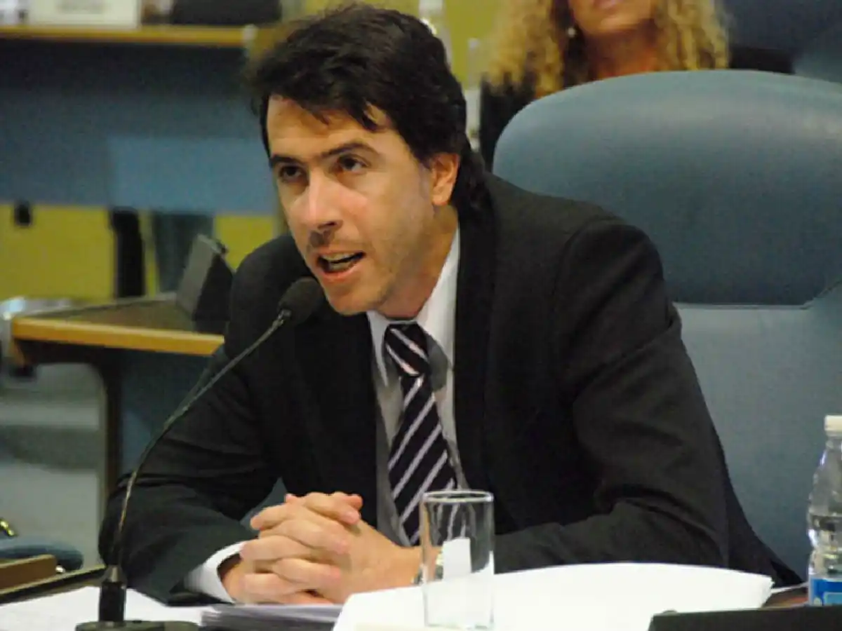 Diputado radical propone que sean "imprescriptibles" los delitos cometidos por funcionarios públicos