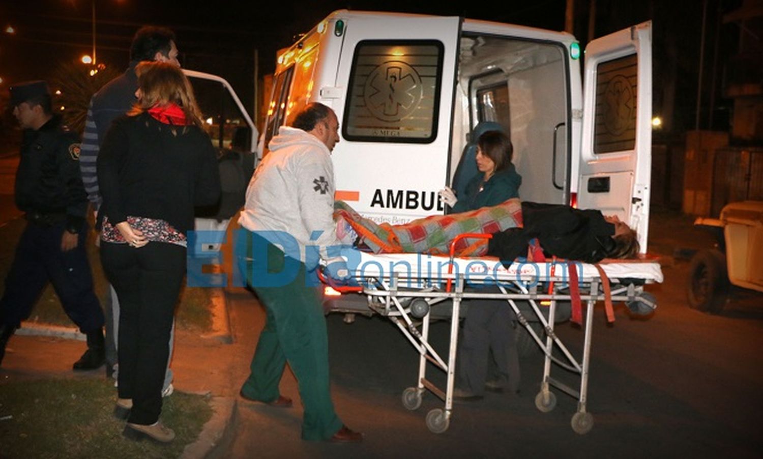 Una mujer lesionada tras un choque en moto