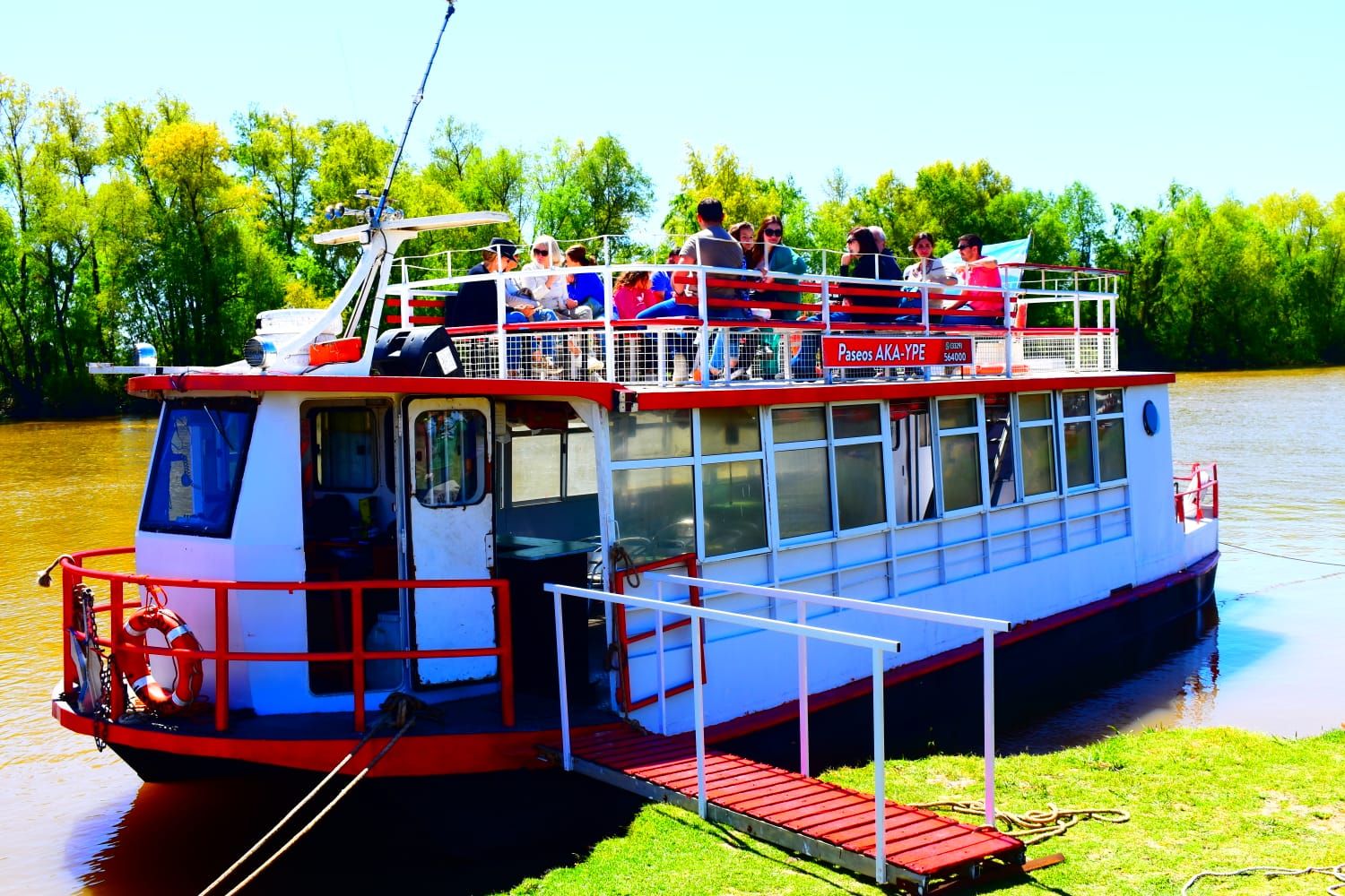 Bienvenidos a bordo de “otra locura familiar”: el nuevo catamarán de los Binimellis