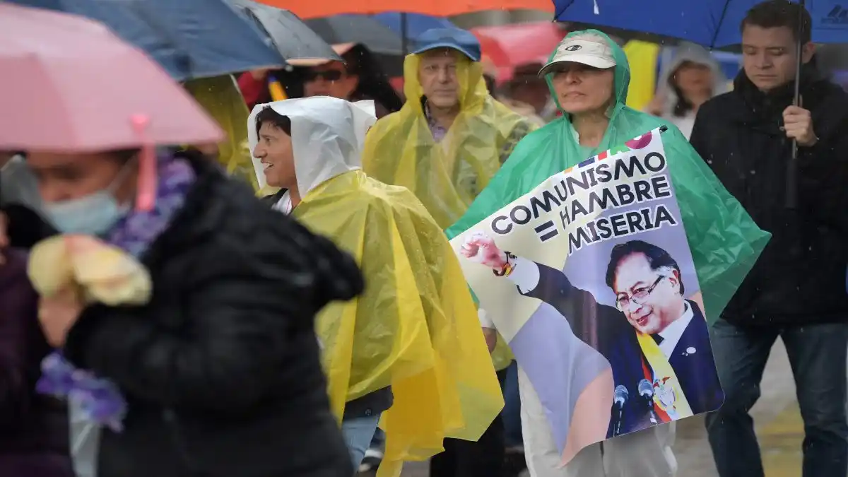 ASÍ EMPEZÓ VENEZUELA: 14 ciudades de Colombia protestaron en contra de medidas tributarias de Petro