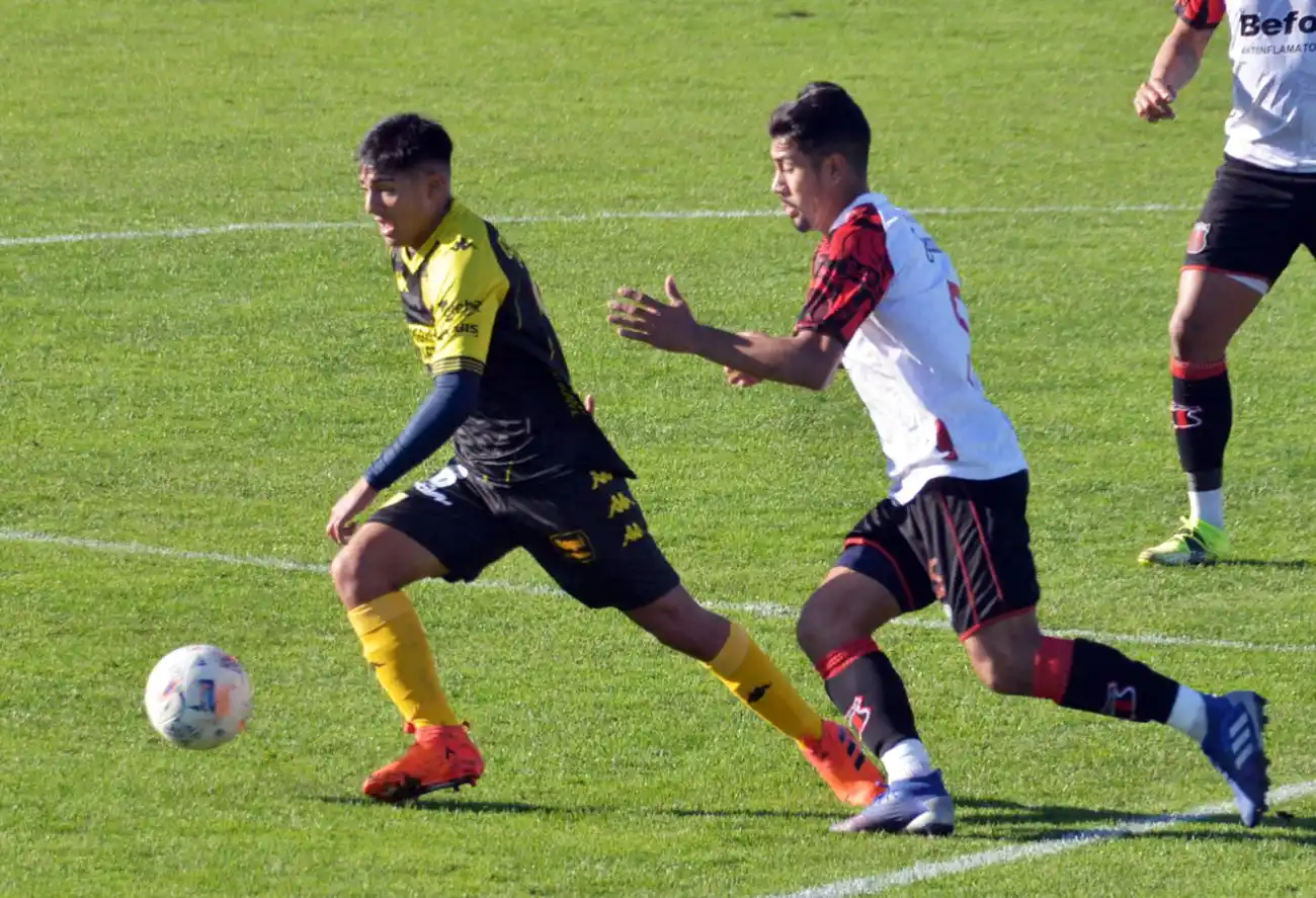 Santamarina perdió de local y cedió terreno