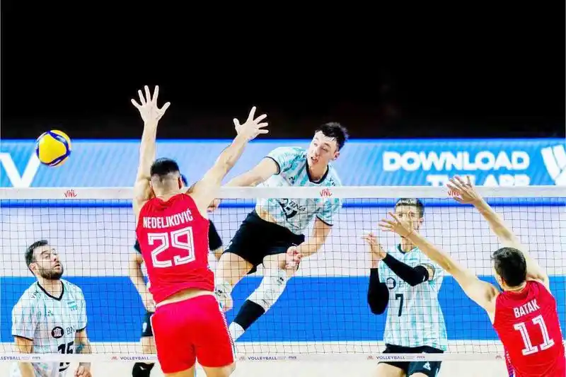 Argentina le ganó a Serbia y se
ilusiona con la clasificación a las finales