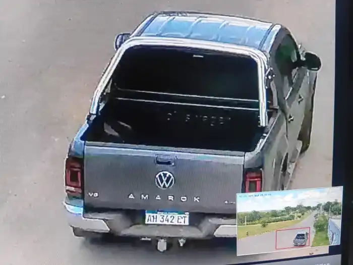 Camioneta amenaza a Benseny