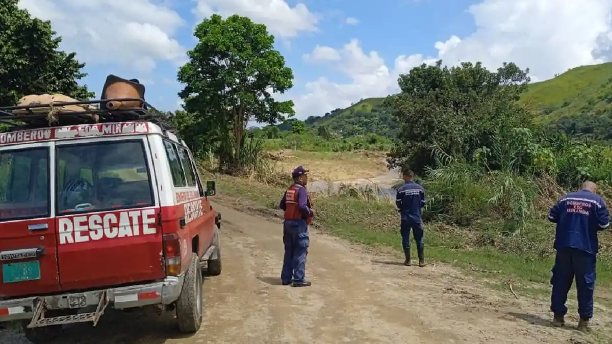 ¡Y SIN GASOLINA! Siguen rescatando cuerpos de Las Tejerías en los Valles del Tuy