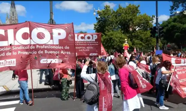 Médicos bonaerenses proponen medidas conjuntas con docentes, judiciales y estatales para reclamar salarios