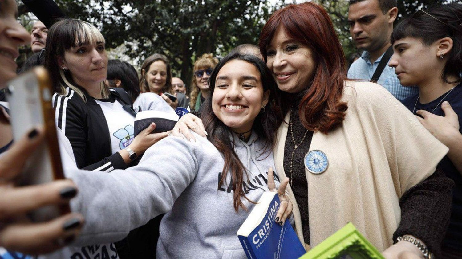 Cristina volvió a recorrer un distrito aliado a Kicillof y criticó a Milei: “Este modelo es como el yogur, se vence”